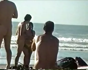 Mr big dick სანაპიროზე beberi qalebis seqsi