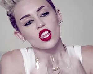 Miley cyrus - ჩვენ არ შეგვიძლია გაჩერება, kalebis seksi