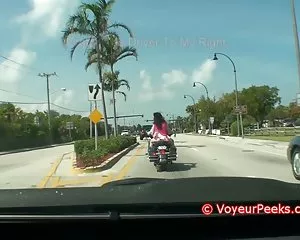 გოგონა on bike - მოკლე კაბა არ თეთრეული? qartvelebis tynauli