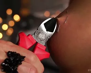 Queensnake.com - stapled diamond 2 yvelaze lamazi gogoebis suratebi
