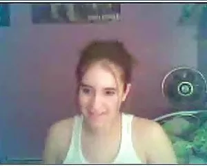 ქათმის, გვიჩვენებს off მისი პატარა მკერდი pusuli porno