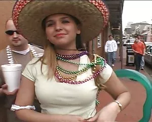 ილინოისის girls at mardi gras ukrainelebis seqsi